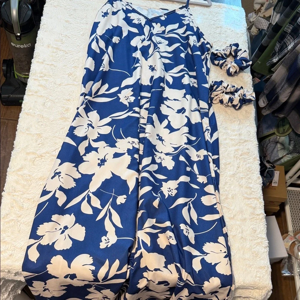 Luau  Maxi Dress with Scrunchie - Picture 2 of 4